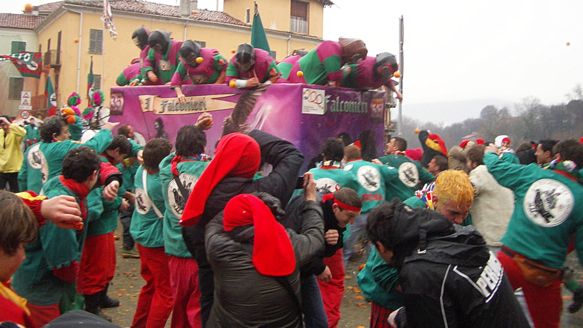 Battaglia delle Arance Tradizione spettacolare al Carnevale di Ivrea